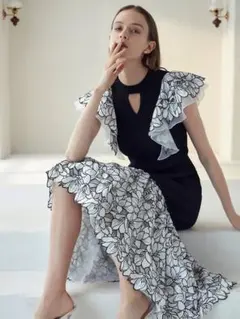 極美品 エイミーイストワール ニットワンピース 花柄 レース 白 タグ付 激かわ flower embroideryニットワンピース（膝丈/ミディ丈ワンピース