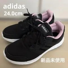 新品未使用　adidas スニーカー　ブラック/ピンク 24.0cm