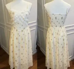 新品　花柄ワンピース