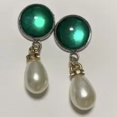 パールとグリーンのピアス