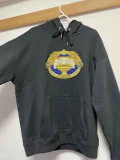 【美品】VERSACE フローラル柄 パーカー COLLEGE FIT 美品】VERSACE フローラル柄 パーカー COLLEGE FIT - メルカリ