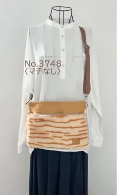 〈マチなし〉　トラ猫柄　ボア　サコッシュ　ファー　ショルダーバック　猫バッグ