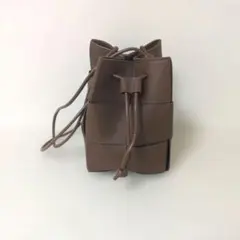 ショルダーバッグ ブラウン 巾着バッグ ミニバッグ編み込み風 レザー調 斜め掛け