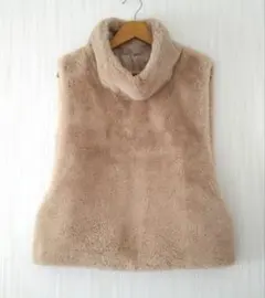 poet エコファーハイネックベスト ベージュ アプリコット