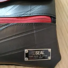 SEALトラベルサコッシュウォレット 赤 コイン自動振り分け機能 海外旅行用のサムネイル