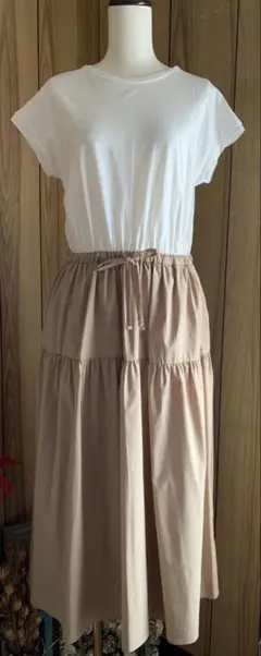 【美品】ストロベリーフィールズ 天竺ライトタフタドッキングワンピース ベージュのサムネイル
