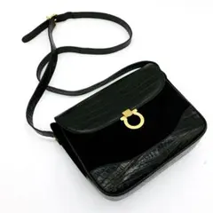 【Salvatore Ferragamo】ショルダーバッグ　スウェード　黒