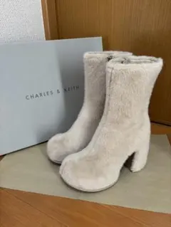 CHARLES&KEITH ピクシープラットフォームアンクルブーツのサムネイル