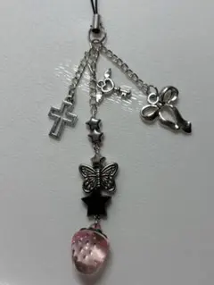 ビーズキーホルダー キーリング ピンク いちご 十字架 リボン 地雷系 韓国 黒