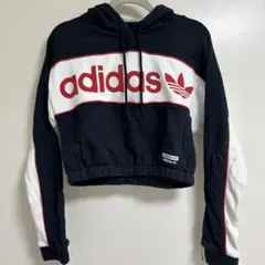 adidas クロップドパーカー
