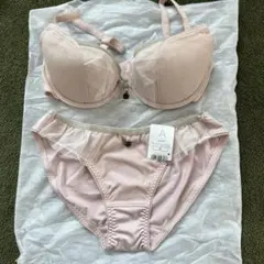 amphi フリル付きブラジャーショーツセット M/D65
