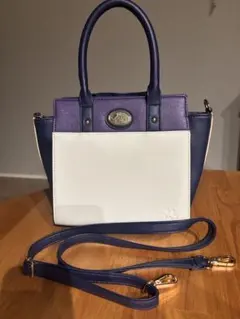 Clelia トートバッグ ロゴプレート 2way ロゴ刻印 肩掛け ホワイト 