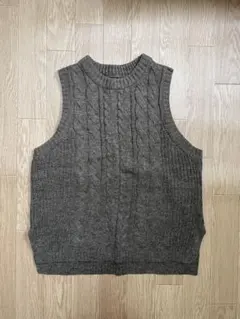 新品未使用ブラウンケーブル編みニットベスト