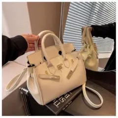 ホワイトレザーショルダーバッグ