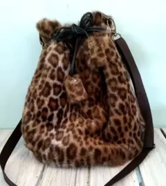 ハンドメイドの豹柄フェイクファーの巾着ショルダー