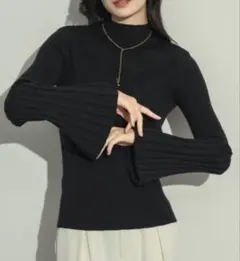 新品　春先まで活躍　トレンド　フレアスリーブ　ボトルネック　合わせやすい　黒