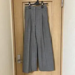 グレー ワイドパンツ