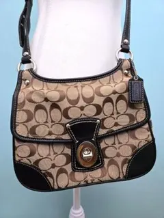 未使用級✨Coach ショルダーバッグ ターンロック シグネチャーのサムネイル
