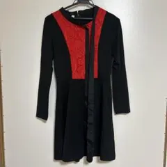 黒・赤リボン付き長袖ワンピース