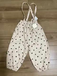 ベージュの水玉模様オーバーオール