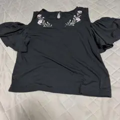 INGNI 花柄刺繍 オープンショルダー 半袖 トップス ブラックのサムネイル