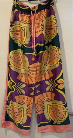 早いもの勝ち　Zara ポリエステル　Pucci風柄　パンツ　新品タグ付き