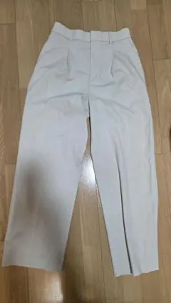 ユニクロ タックワイドパンツ ナチュラル M