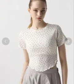FOREVER21 小花柄ラウンドヘムT オフホワイトのサムネイル