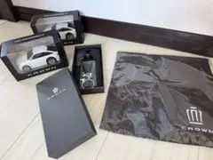 新品 TOYOTA CROWN ミニカー 2台　キーホルダー タオル