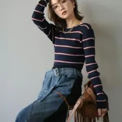 ネイビーとピンクのストライプニット