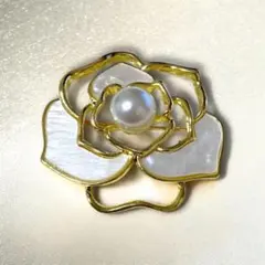 一粒パール　カメリア　ローズ　フラワーブローチ　記念日　母の日　簡易ラッピング付