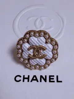 CHANEL フラワーデザインピンバッチ