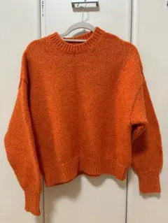 オレンジ ニットセーター