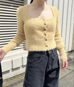 イエロー ニットセーター スクエアネック