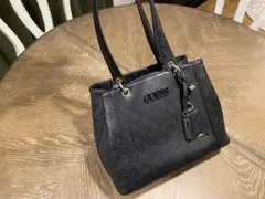 GUESS ブラック ハンドバッグ 約30cm