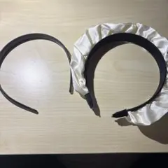 フリル付きヘアバンドと黒いヘアバンドのセット