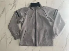 ナイキ★ジップアップ★トップス★サイズ140★NIKE★グレー★男の子★スポーツ