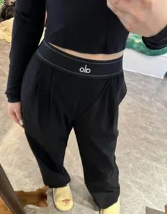 2026年最新】alo yoga パンツの人気アイテム - メルカリ