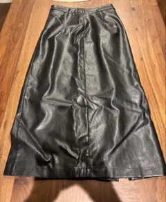 黒 合成皮　タイトロングスカート