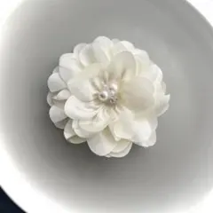 365ハンドメイドコサージュ　卒園式入園式　ハレの日　アイボリー×パール