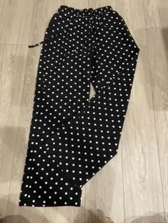 水玉模様のゆったりパンツ