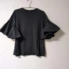 Mila Owemフリル袖 黒 半袖Tシャツのサムネイル