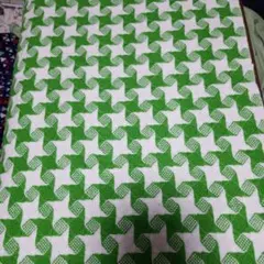幾何学模様の緑と白の生地(レトロ)