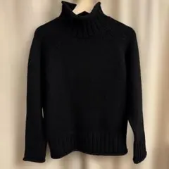 B：MING by BEAMS黒タートルネックニット