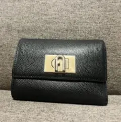レザー製三つ折り財布 ブラック　FURLAのサムネイル