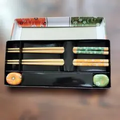伝統的な和柄の木製箸セット