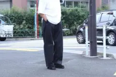 ユニバーサルプロダクツ ノータックワイドチノトラウザーズ ネイビー