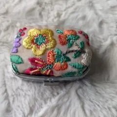 ピルケース　小物入れ　インド刺繍リボン　カラフル花柄