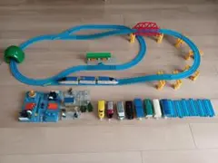 プラレールセット 車両とレールの多様な組み合わせ