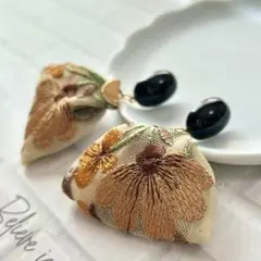 ８５０　再販ラスト　インド刺繍リボン　オレンジブラウン樹脂ピアス　イヤリング変更